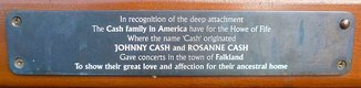 800px-Cash_bench_plaque,_Falkland,_Fife
